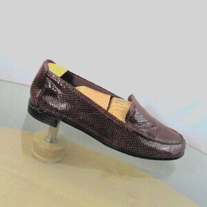 Trotters Polly Loafers Red Reptile Print Leather Short Heel Size 11